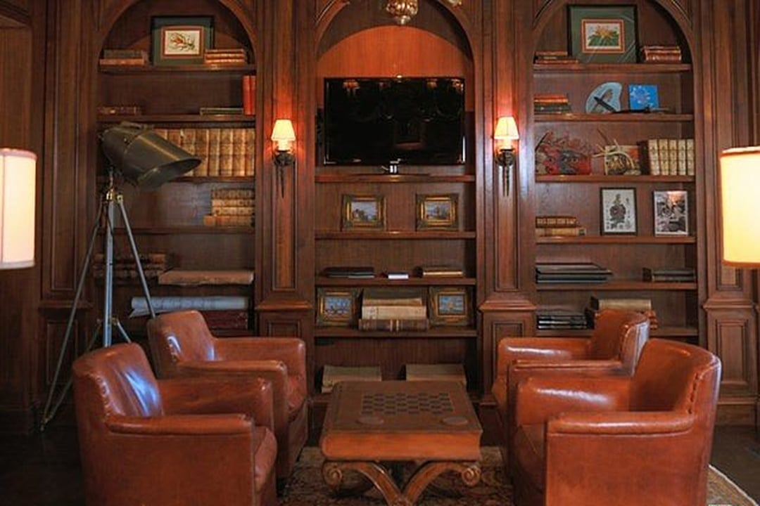 Velvet Manor
