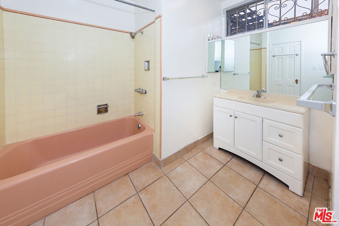 852 N Formosa Ave
