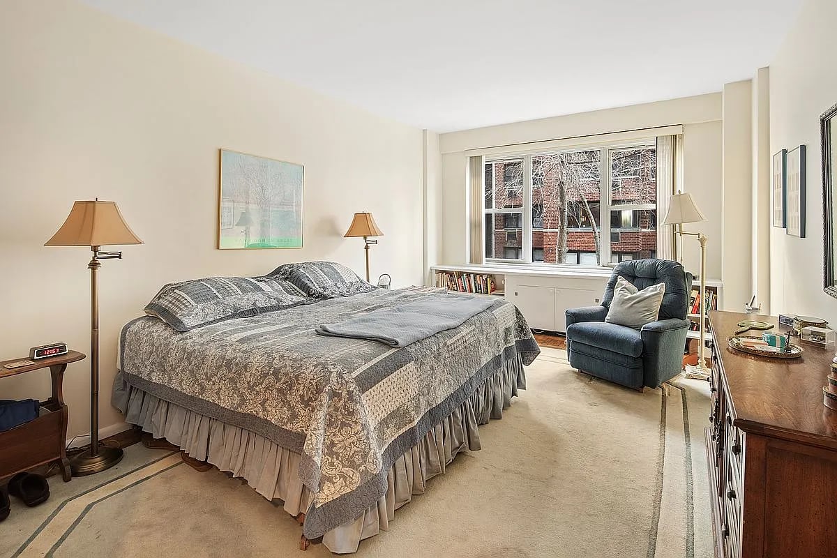 12 Beekman Pl #2A