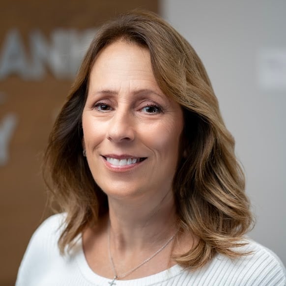 Lorraine Perri East Greenwich, RI Real Estate Agent Headshot