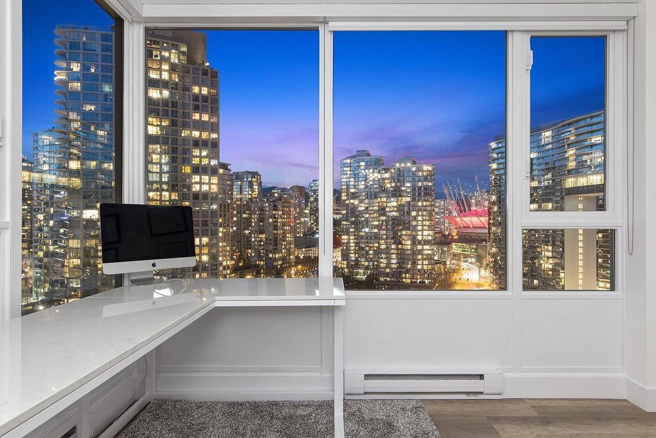 1067 Marinaside Crescent, #1906