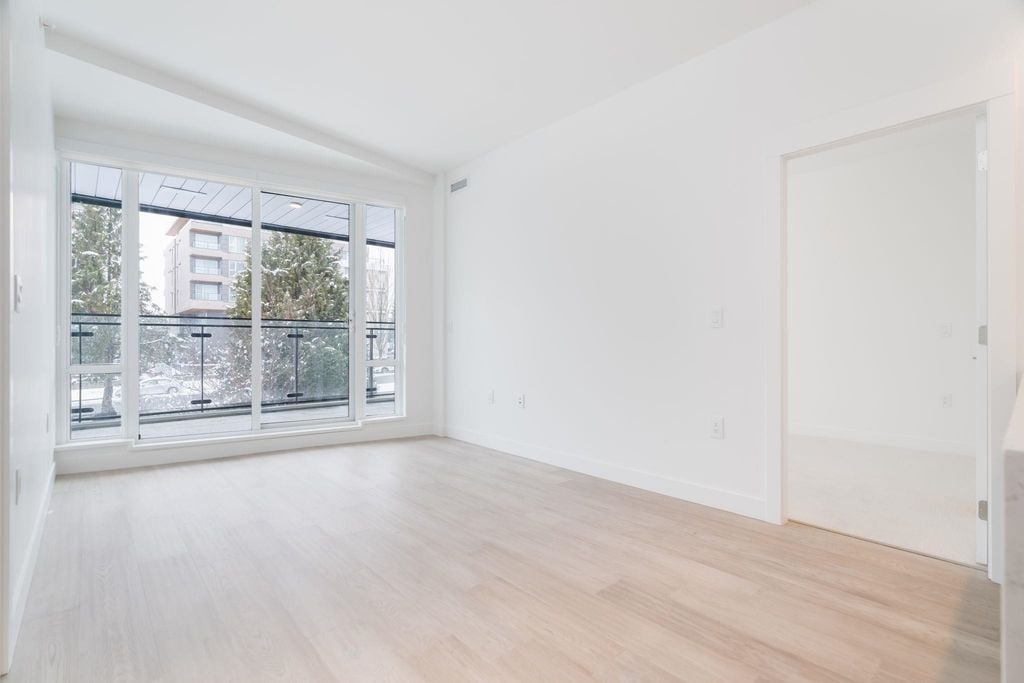 7638 Cambie St, #204