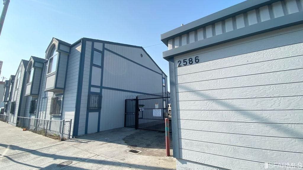 2586 Foothill Blvd #S
