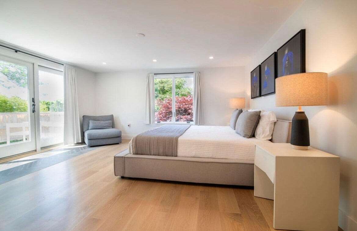 Edgartown Designer Retreat With Pool & Hot Tub