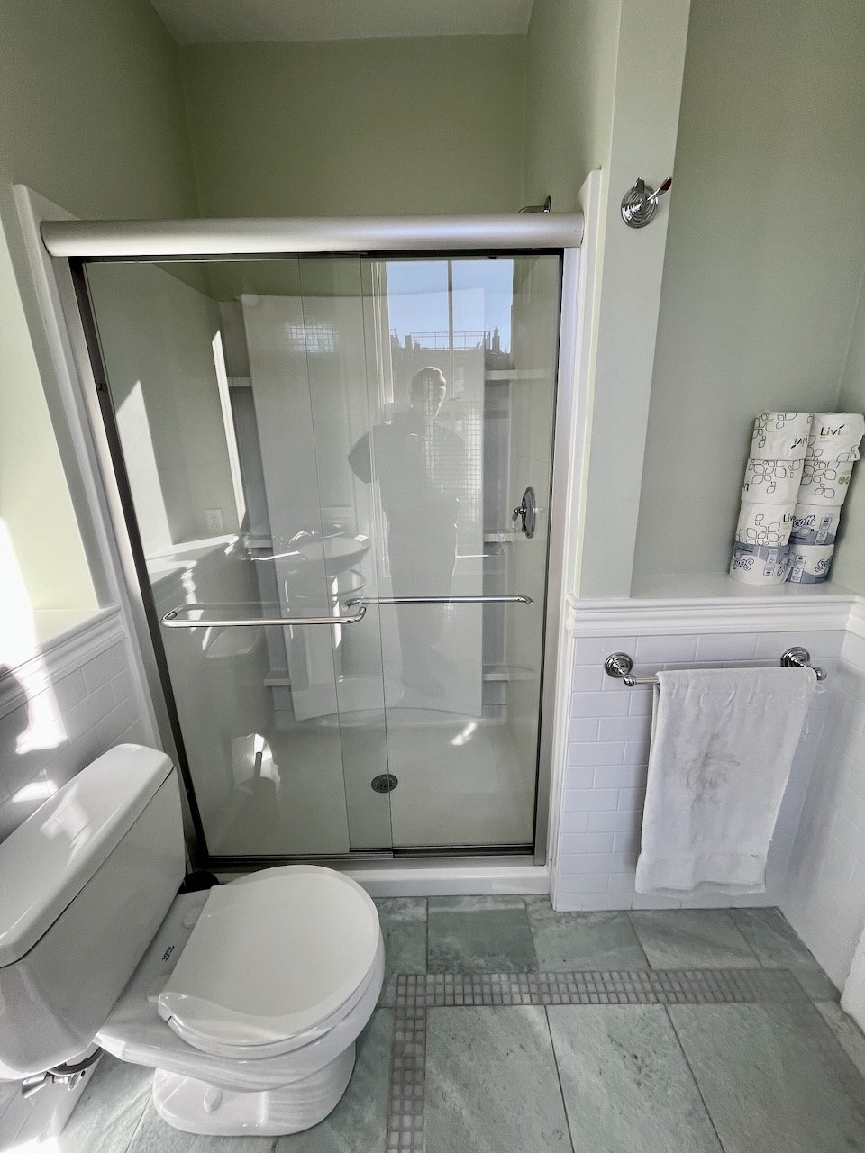 Beautifully Furnished South End Studio Apartment with Central Air/Laundry and more! Available December 1 or 15 or January 1! 