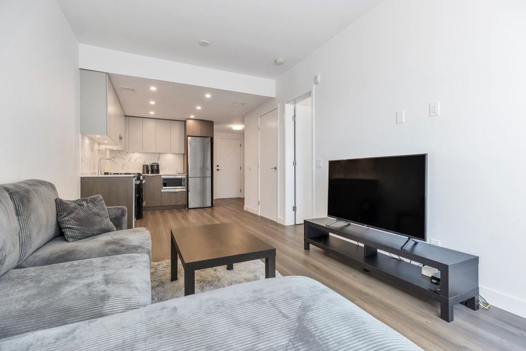 648 Lea Ave, #305