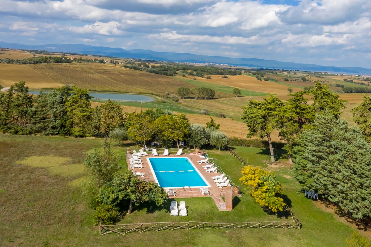 Beautiful Ranch with 2 Pools 