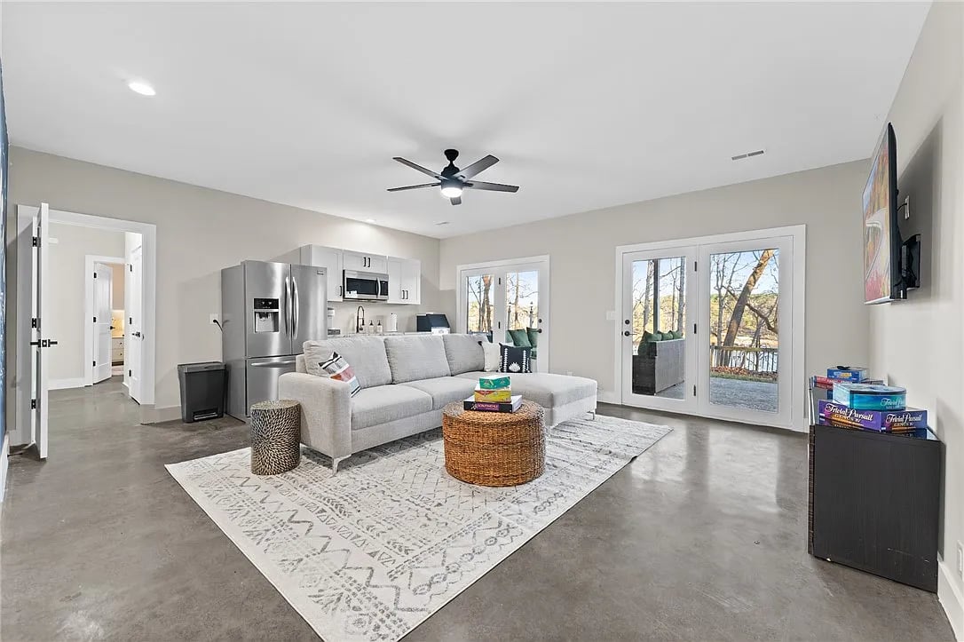 1104 Whitfield Point Rd