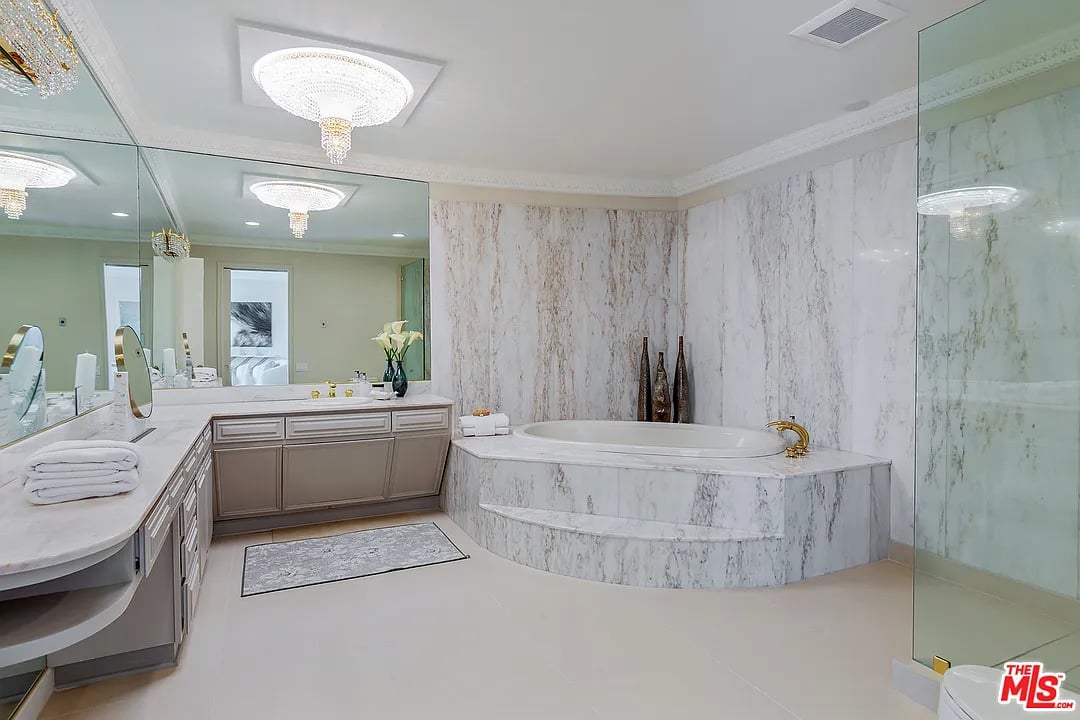 1585 Alexis Pl