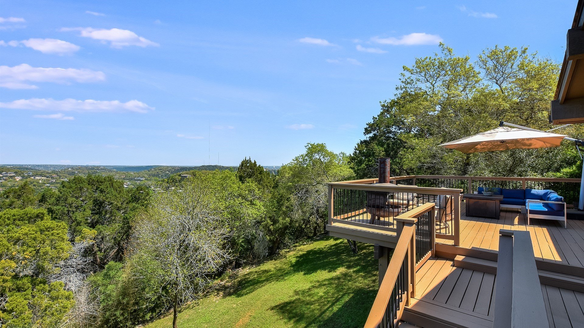 Hilltop Retreat with Panoramic Views