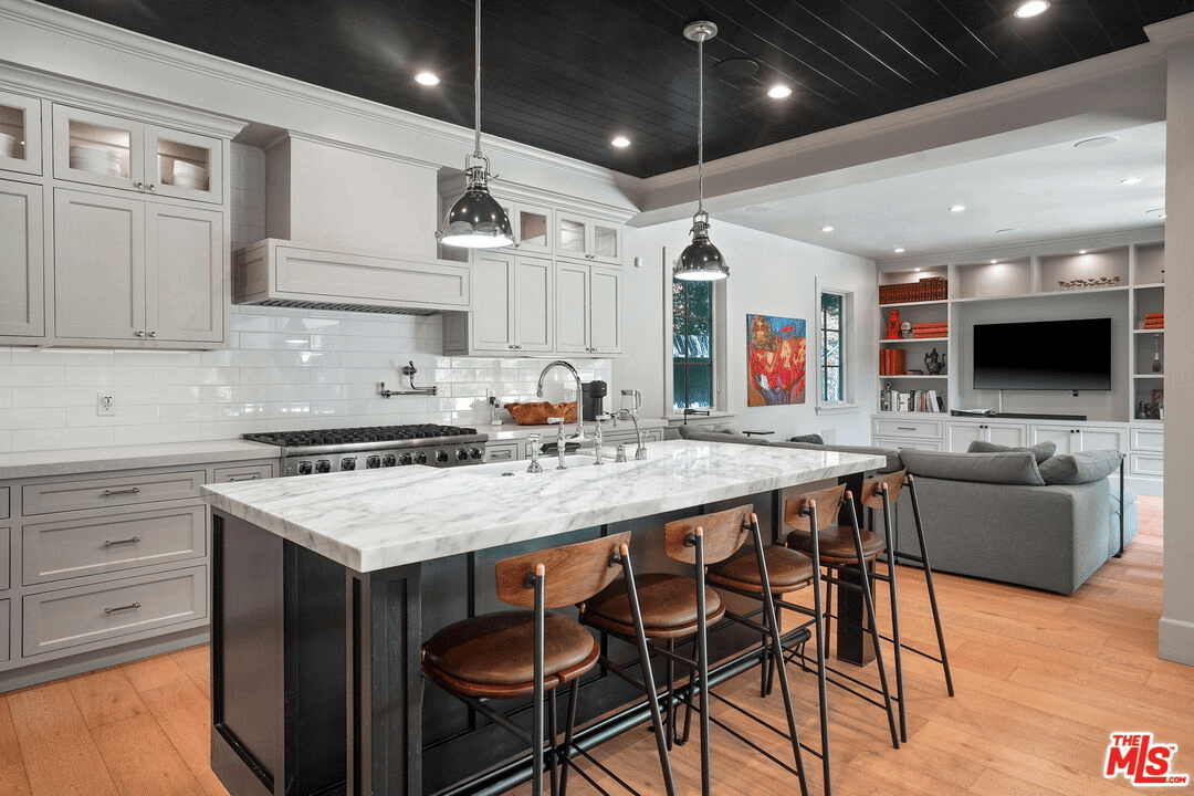 2794 Mandeville Canyon Rd