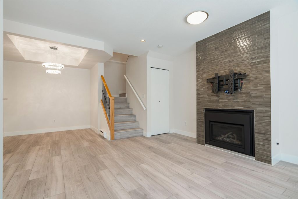 7406 Hawthorne Terr