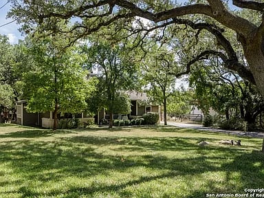 233 Woodland Blvd