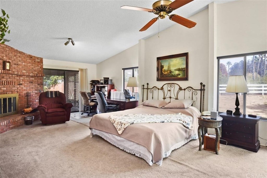 1380 La Loma Dr