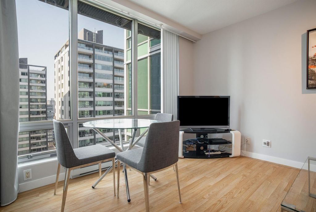 1288 W Georgia St, #2007