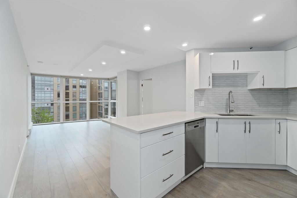 907 Beach Ave, #602