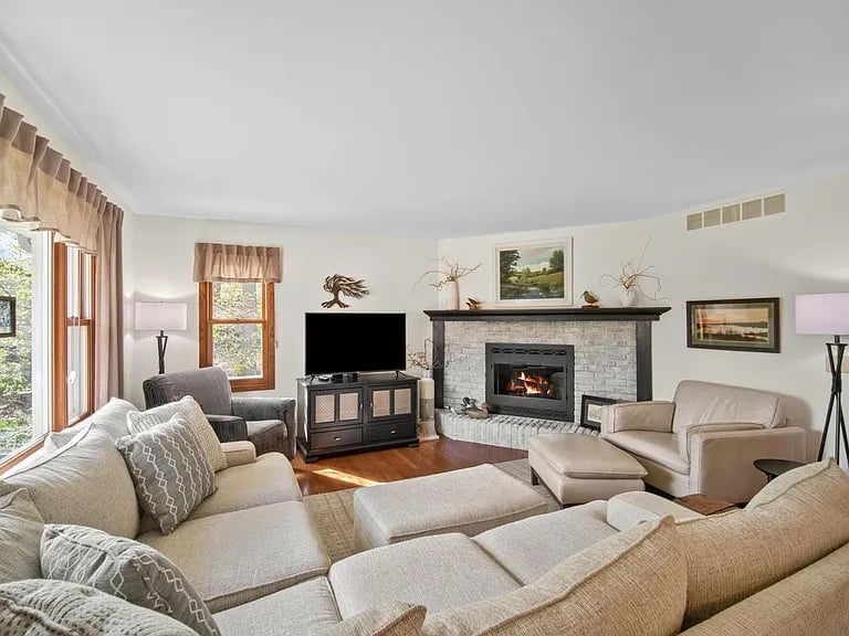 2120 Willowbrook Dr