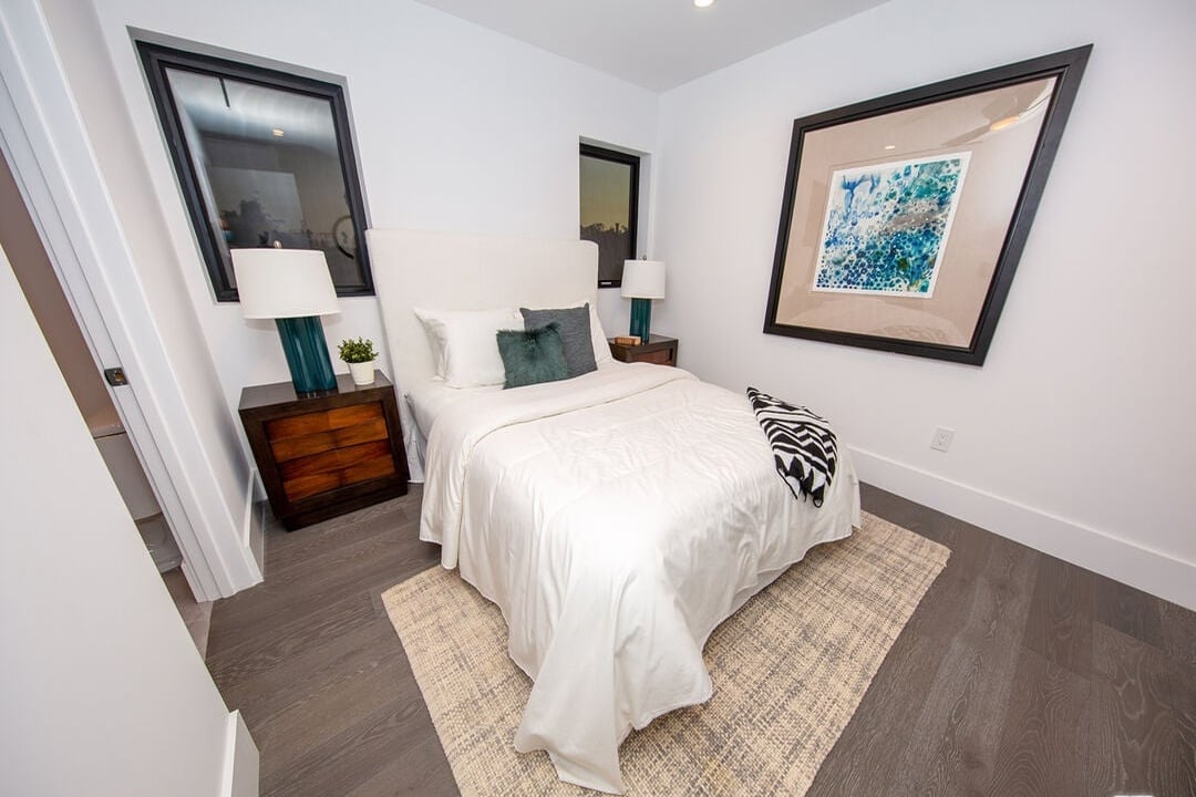 S Sherbourne Dr, 90035