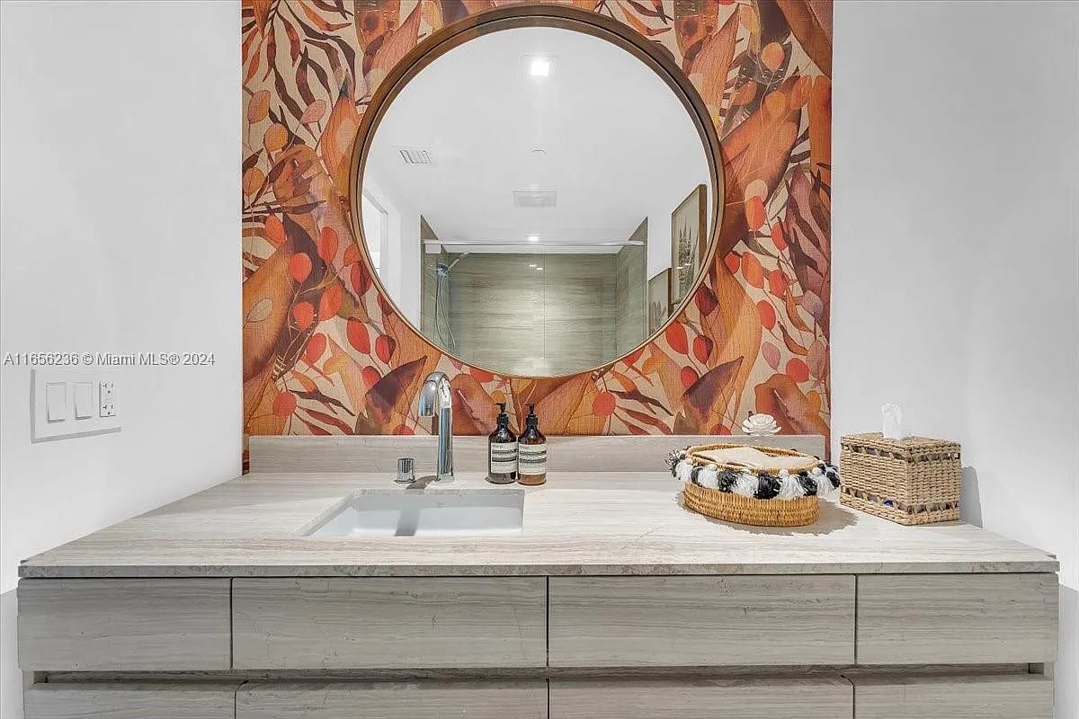 18975 Collins Ave #5302-6