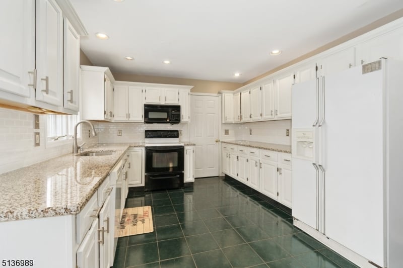 18 Crescent Ridge Rd