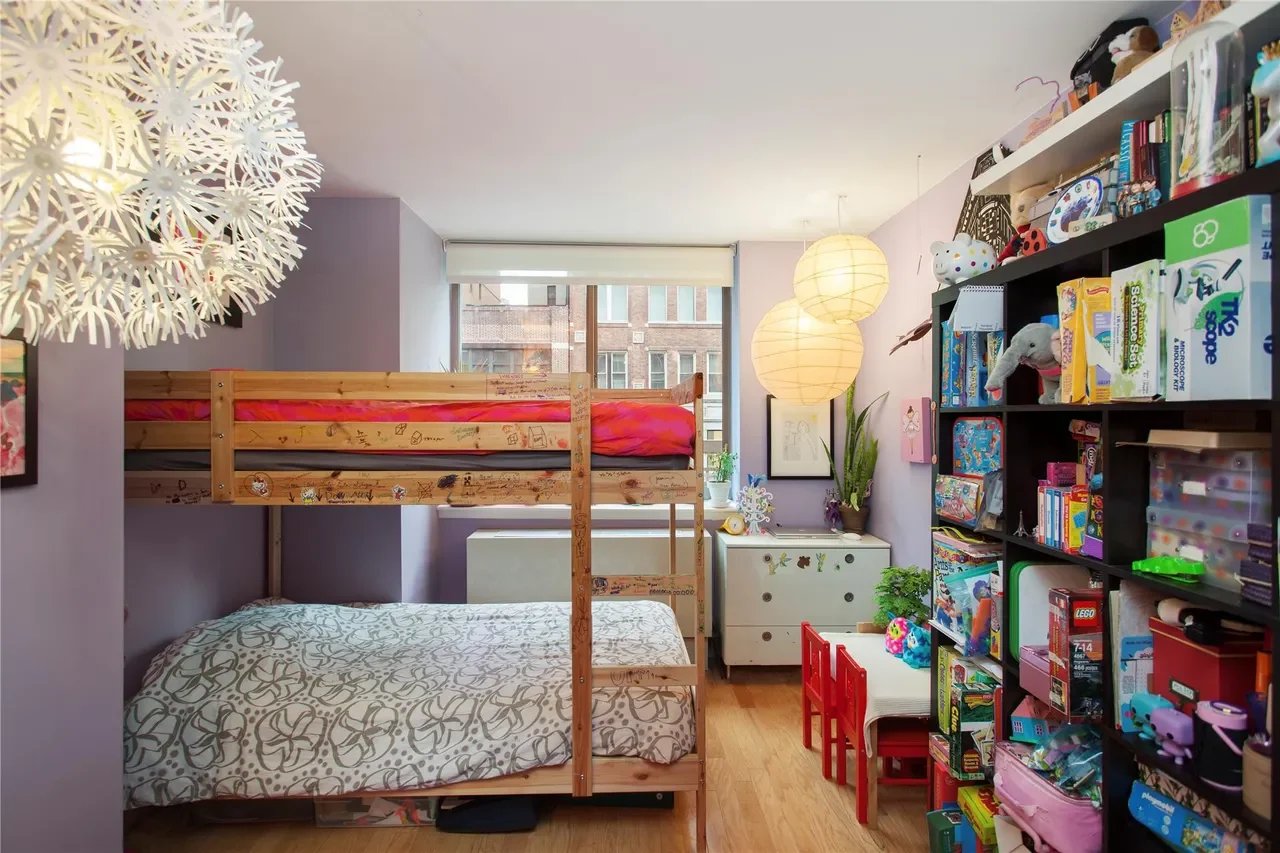 520 W 23rd St #3D
