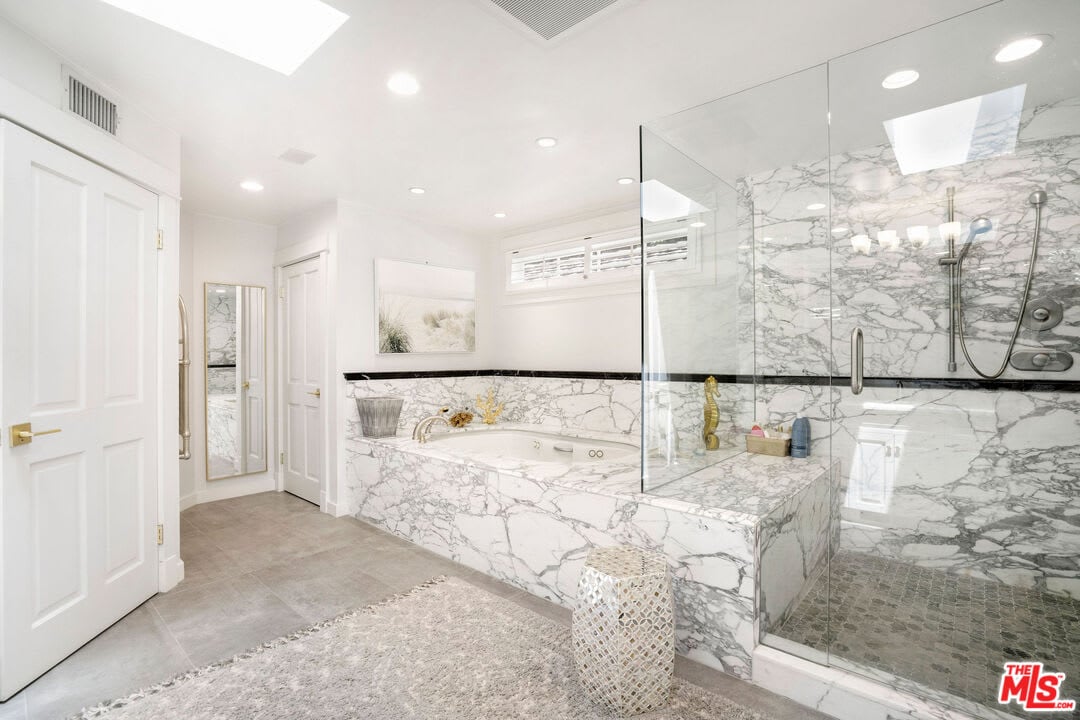 4711 Viviana Dr