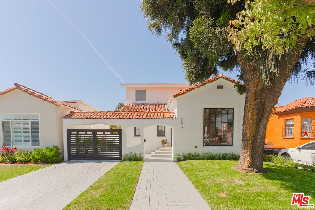 3019 Vineyard Avenue