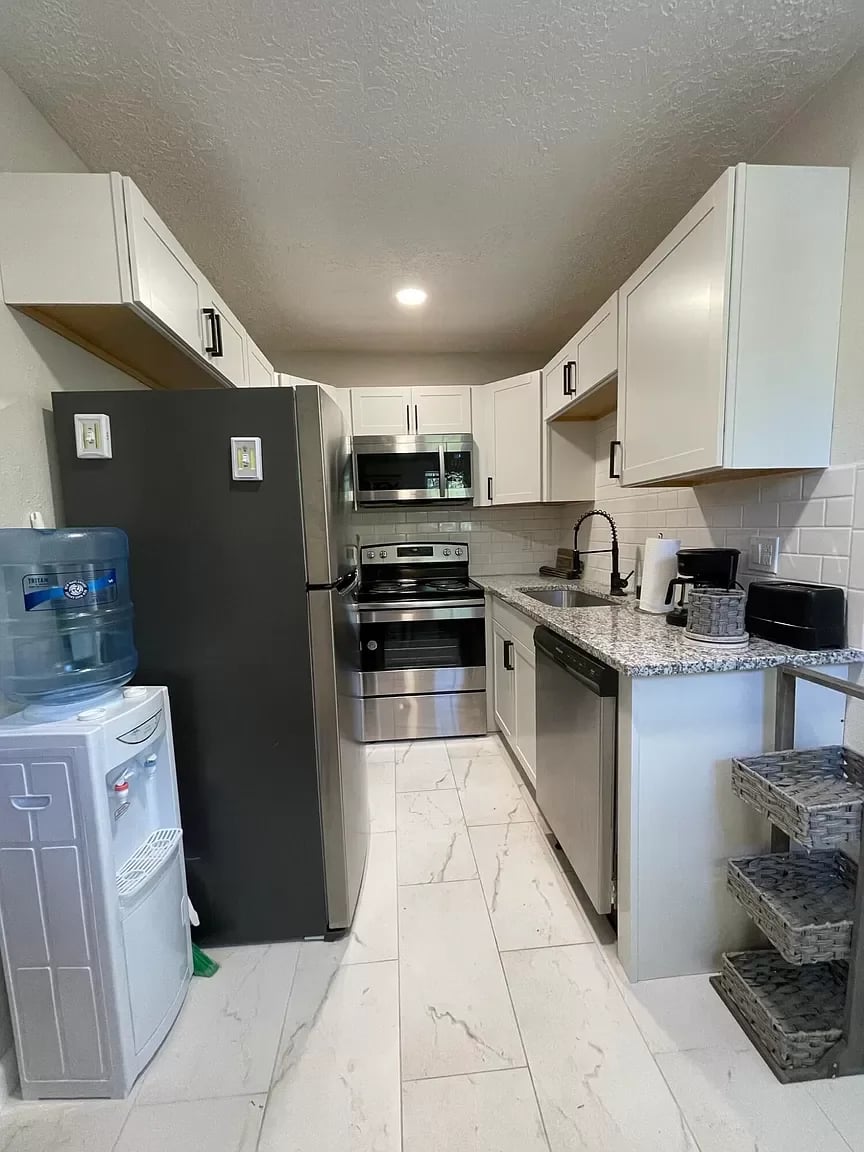 1019 Cerro Vista Rd SW