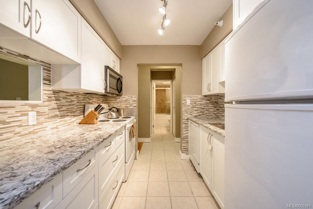 108-2757 Quadra St