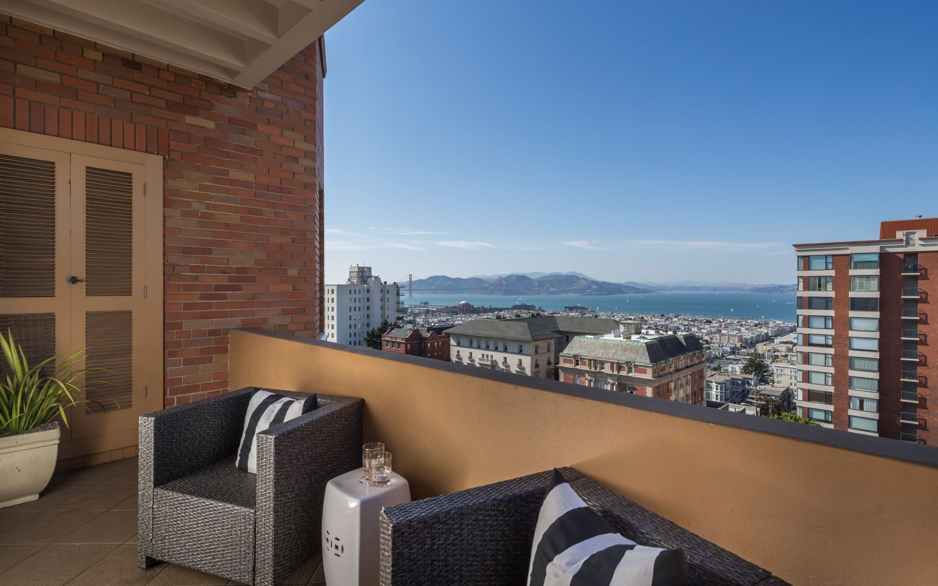 2298 Pacific Ave #7
