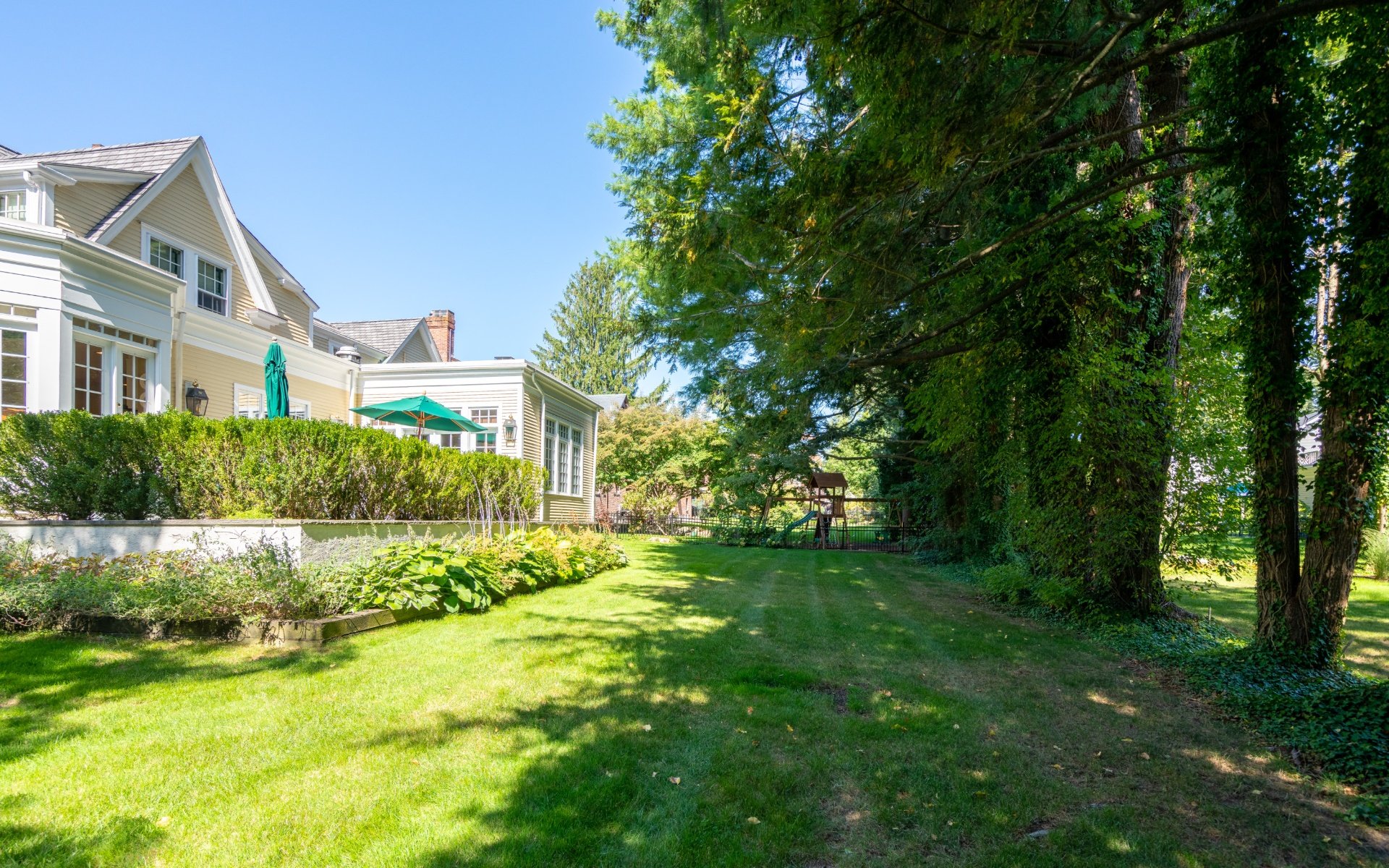 112 Gordon Rd | Under Contract