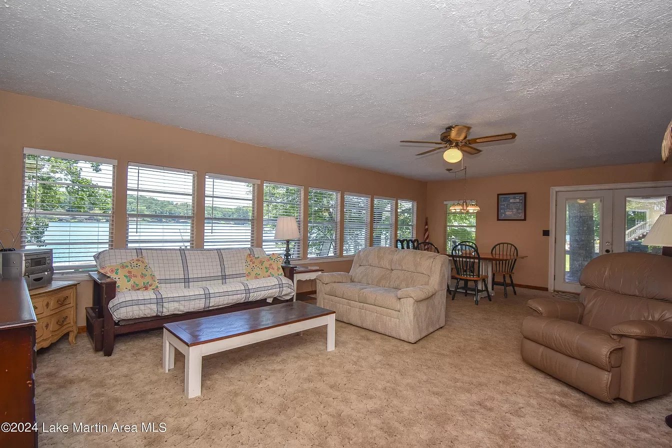 962 Point Cloxson Cir
