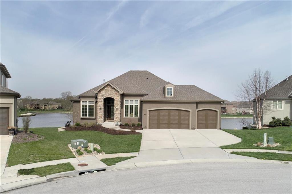 1302 Lakecrest Circle