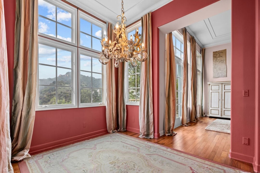 Buckingham Ln, 90077