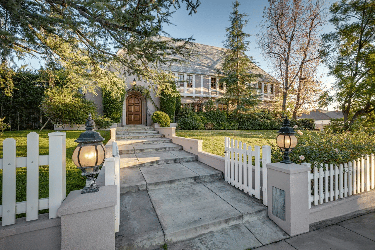 534 Amherst Dr