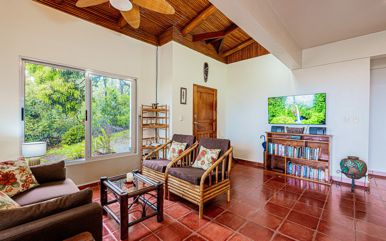WHALE’S TAIL OCEAN VIEW ESTATE WITH EXTRA LOT 