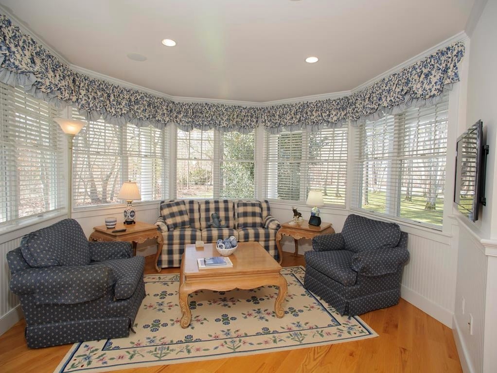 283 Pond Rd
