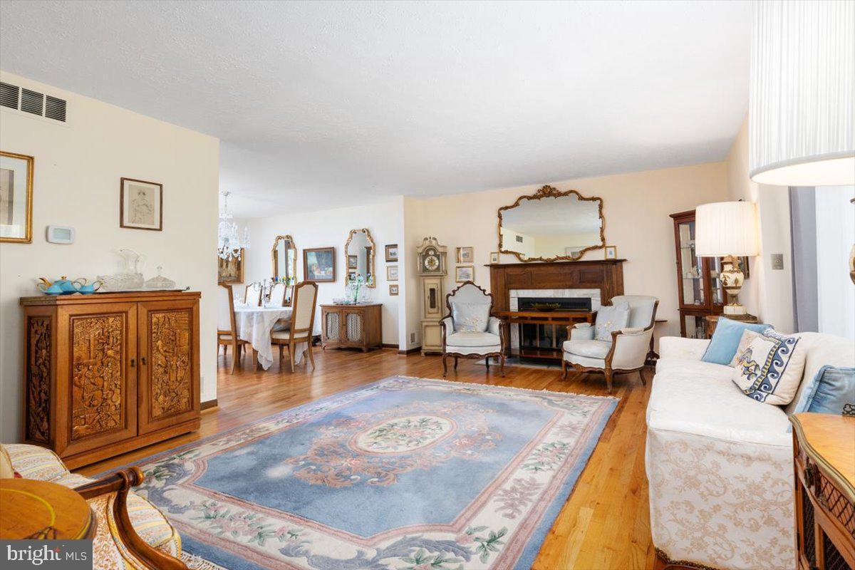 88 E Lake Dr