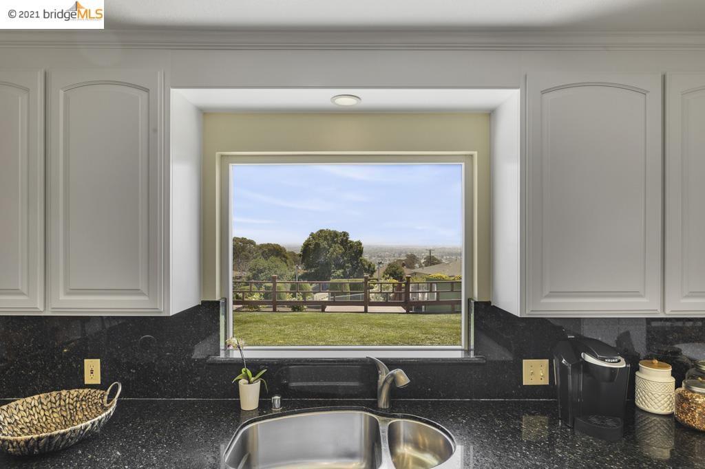 1863 Lakeview Ct