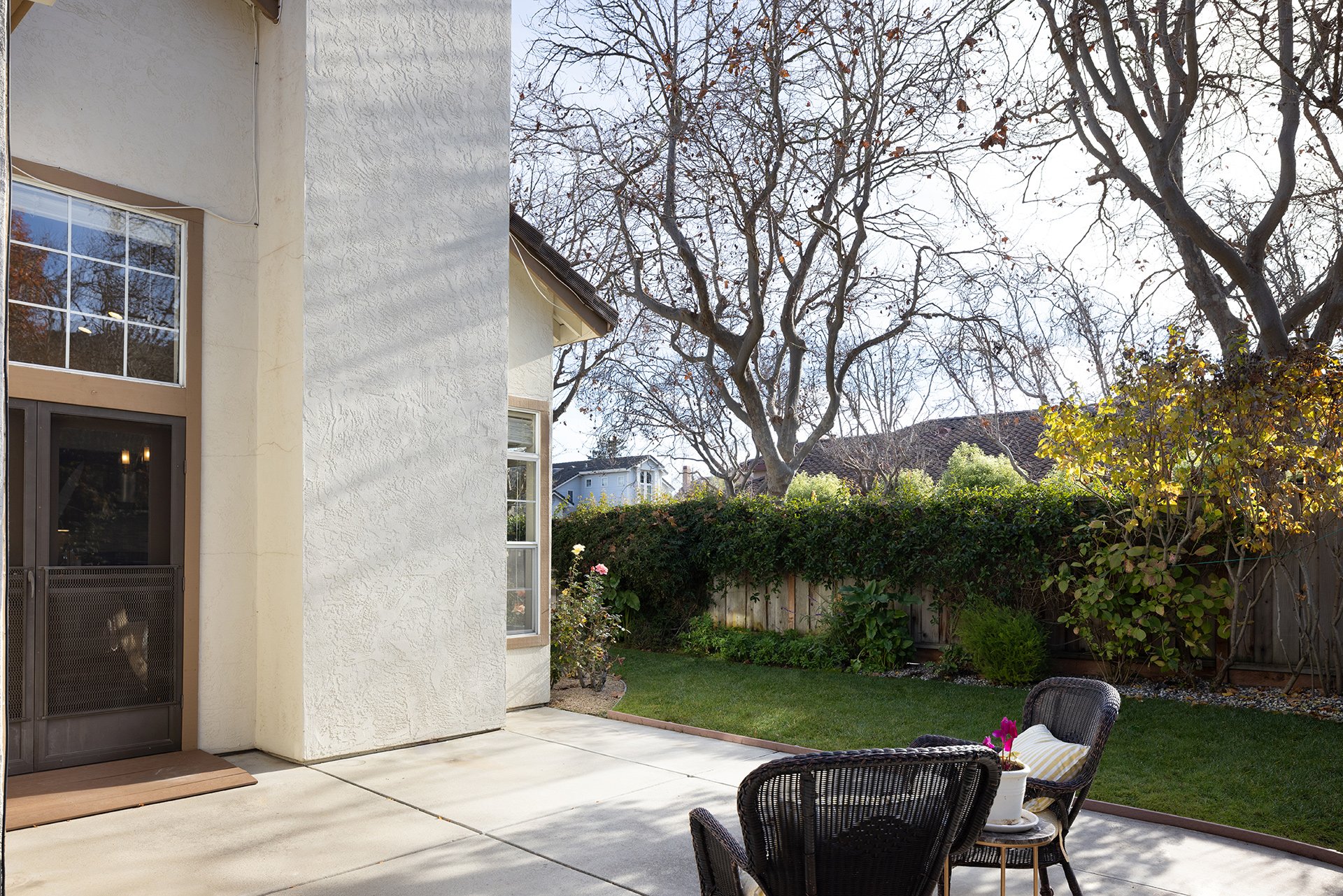 Las Palmas Living - 17776 Riverbend Road