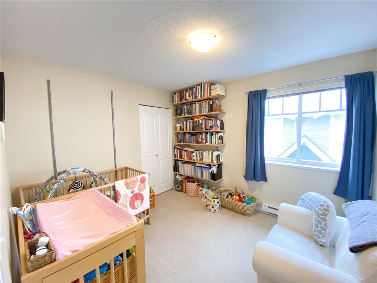 1821 Willow Cres, #4