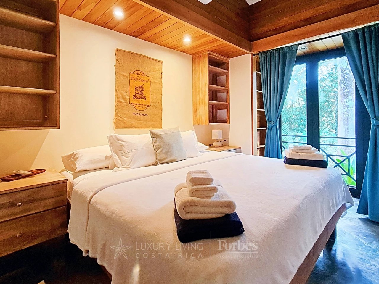 20391 - Property near the beach with hotel or private home potential