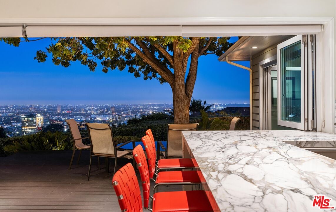 Sierra Mar Dr, 90069