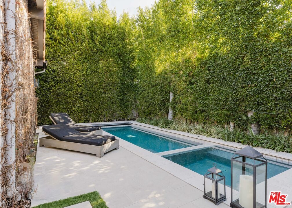 Solaris Pavilion, Westbourne Dr, 90048