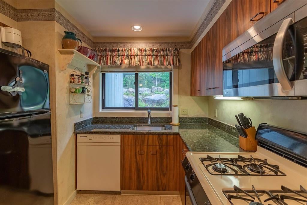 Coolidge Falls Ski Season rental with views!