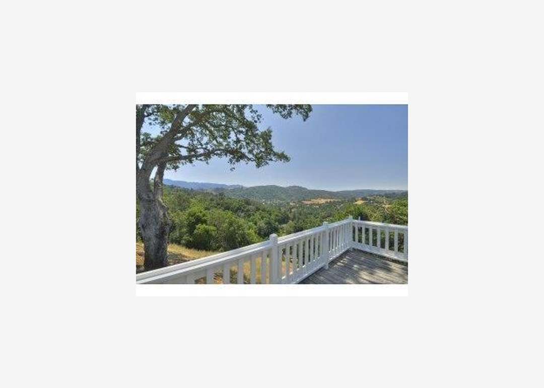 21388 SARAHILLS Dr