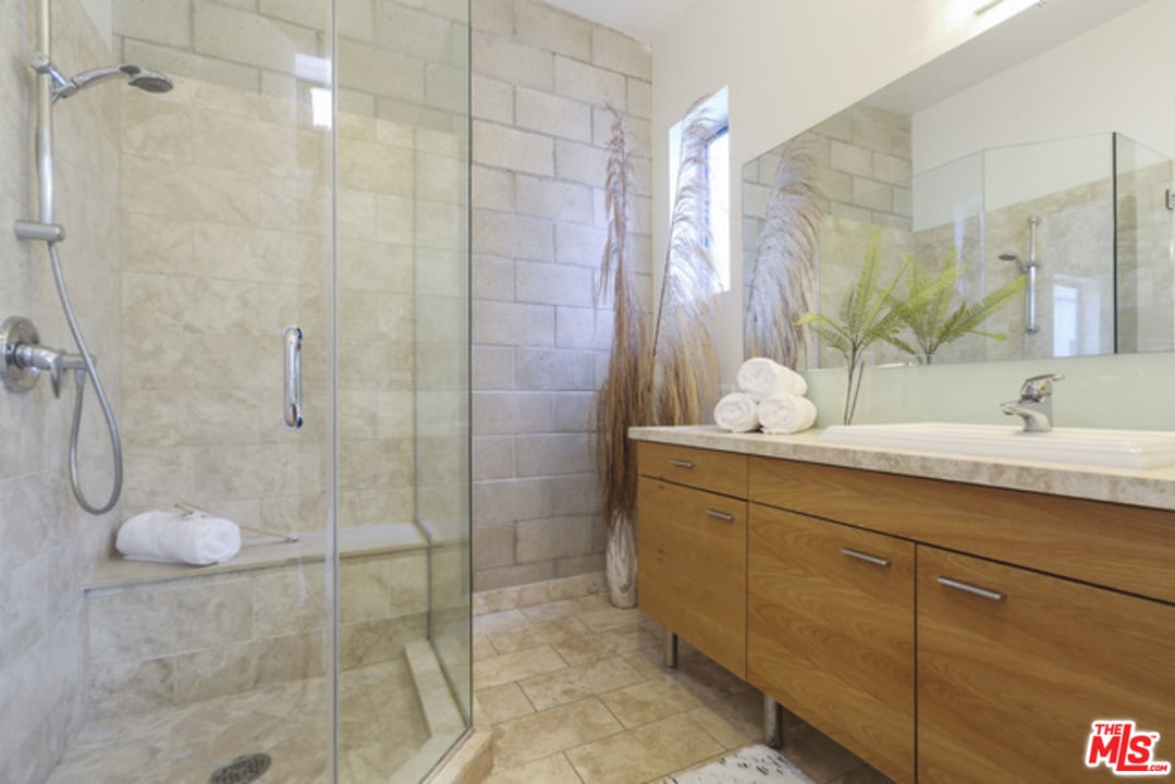 717 N Highland Ave, Unit 23