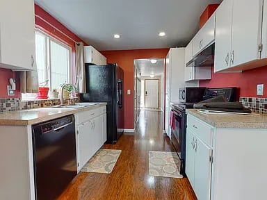 110 S 25th Ave