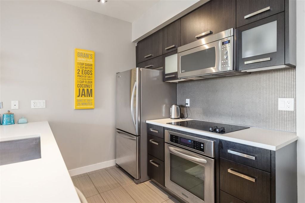 3333 Main St, #208