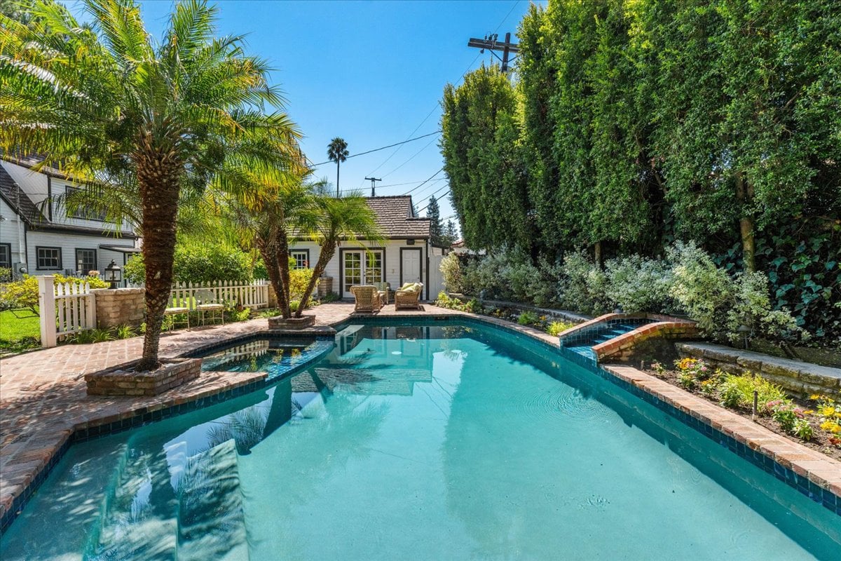Toluca Lake 5  + 4 Traditional witih Pool & Guest House